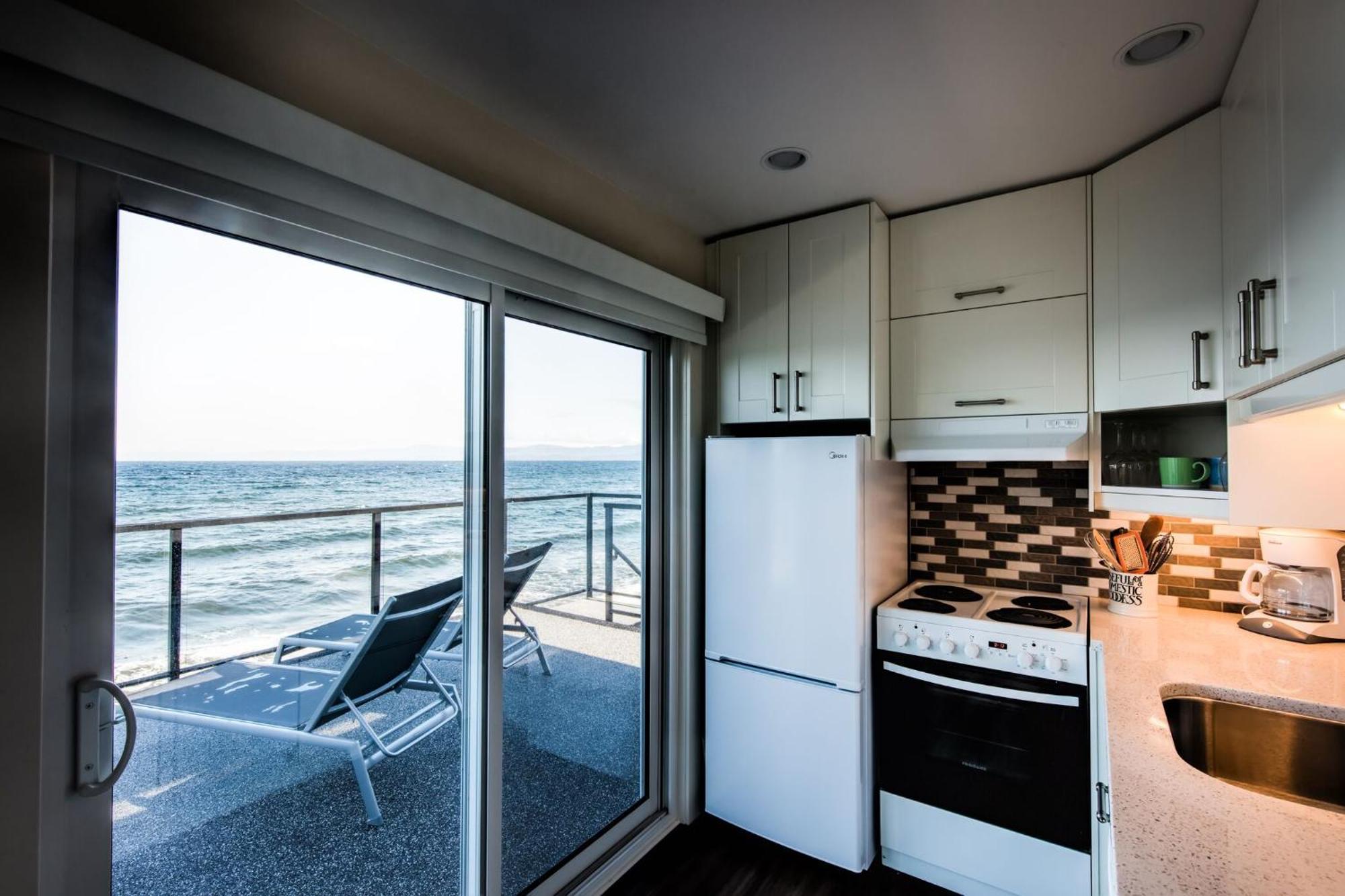 Qualicum Beach Ocean Suites エクステリア 写真