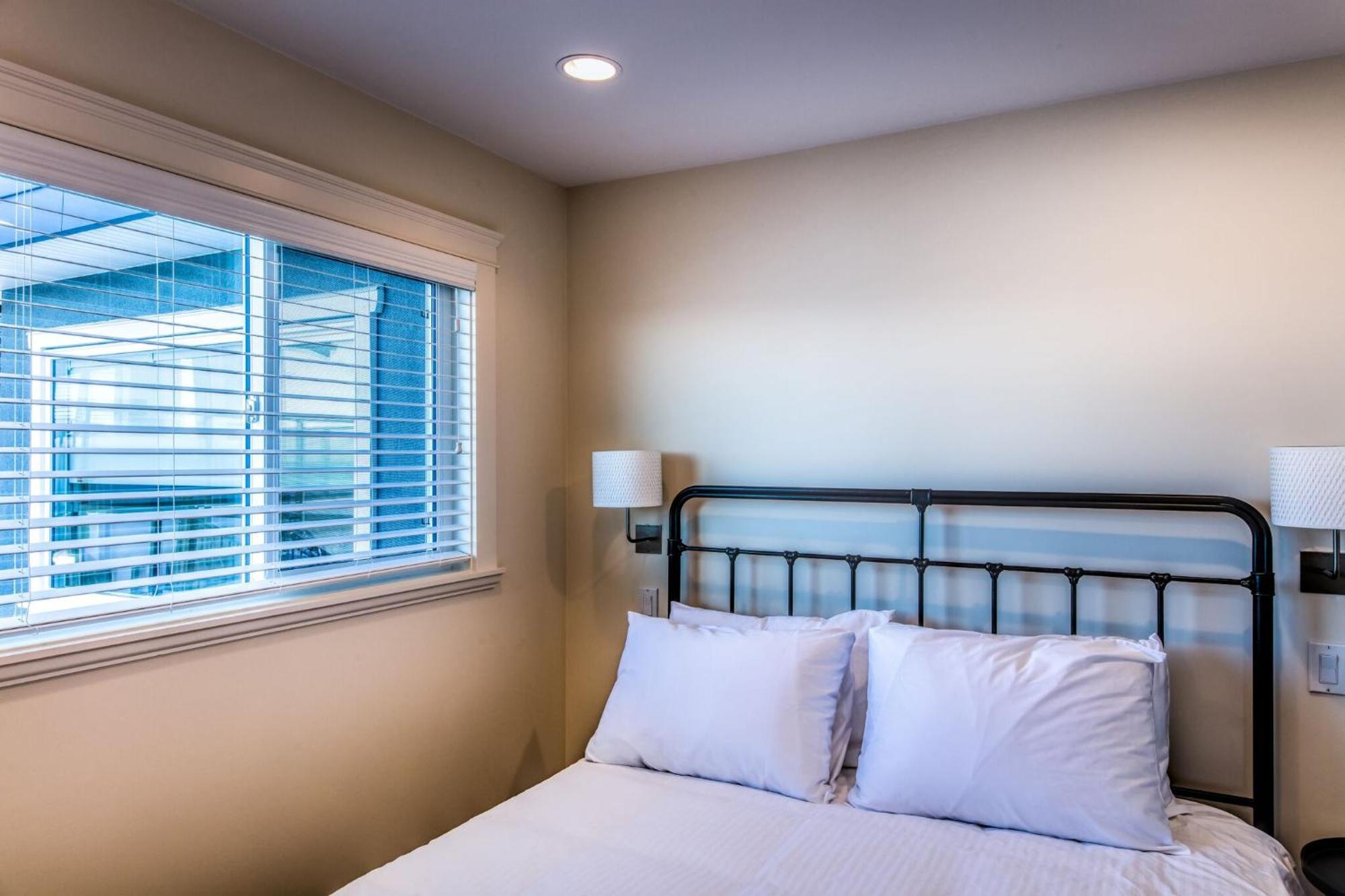 Qualicum Beach Ocean Suites エクステリア 写真