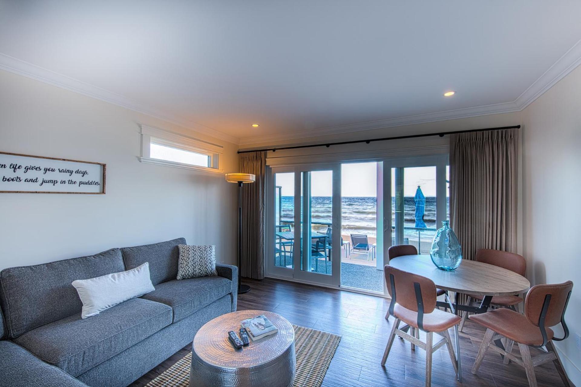 Qualicum Beach Ocean Suites エクステリア 写真