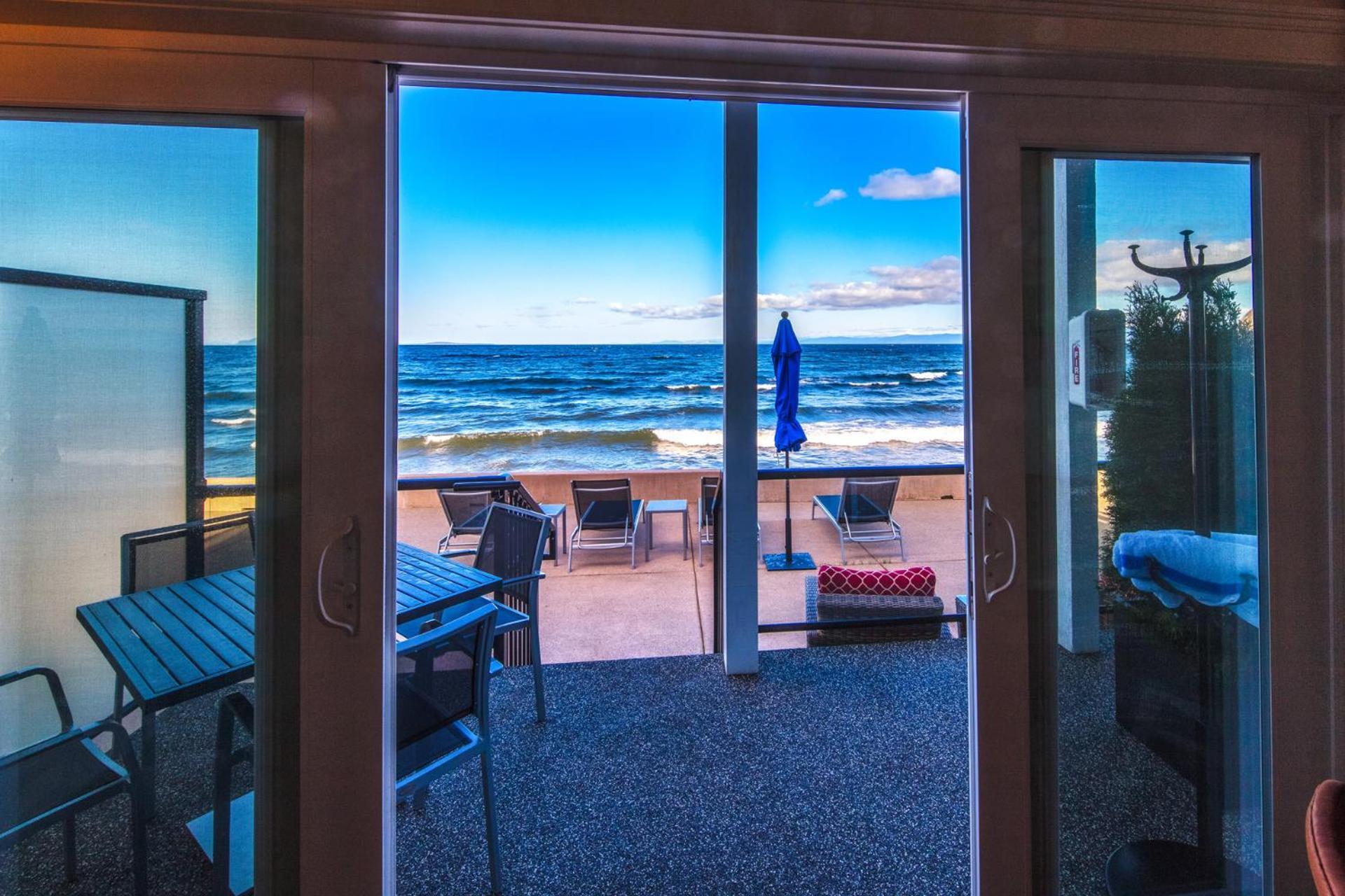 Qualicum Beach Ocean Suites エクステリア 写真