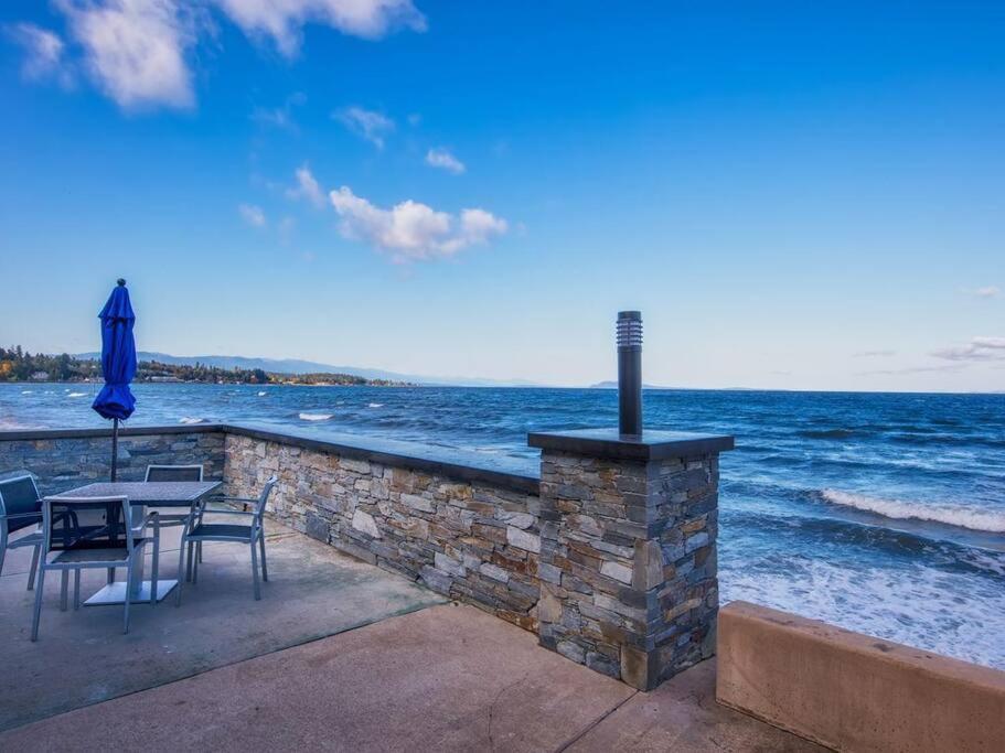 Qualicum Beach Ocean Suites エクステリア 写真