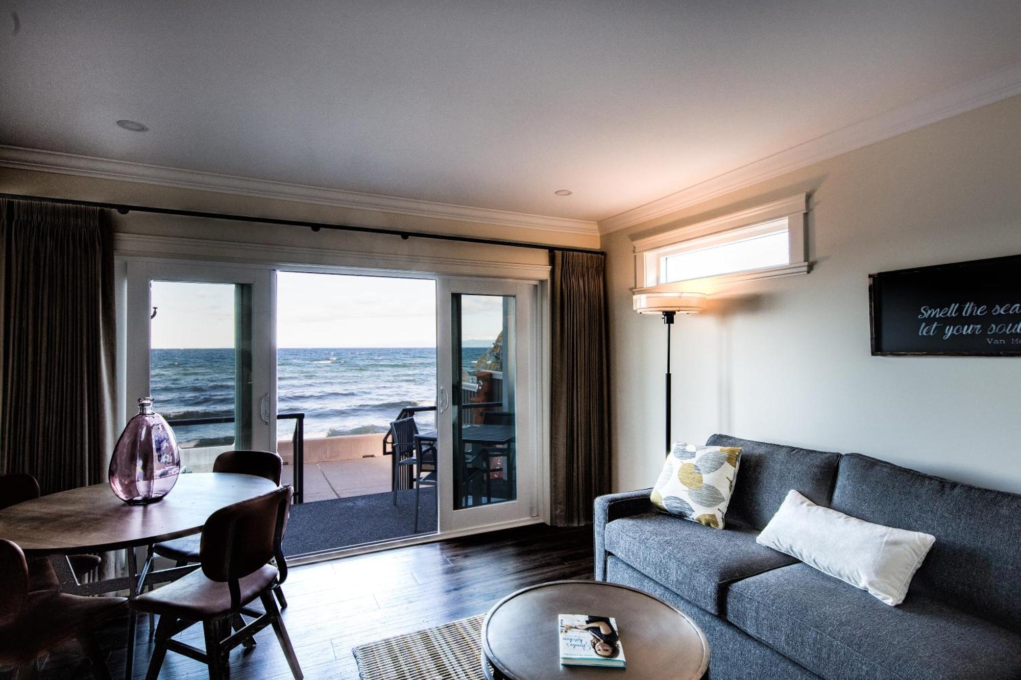 Qualicum Beach Ocean Suites エクステリア 写真